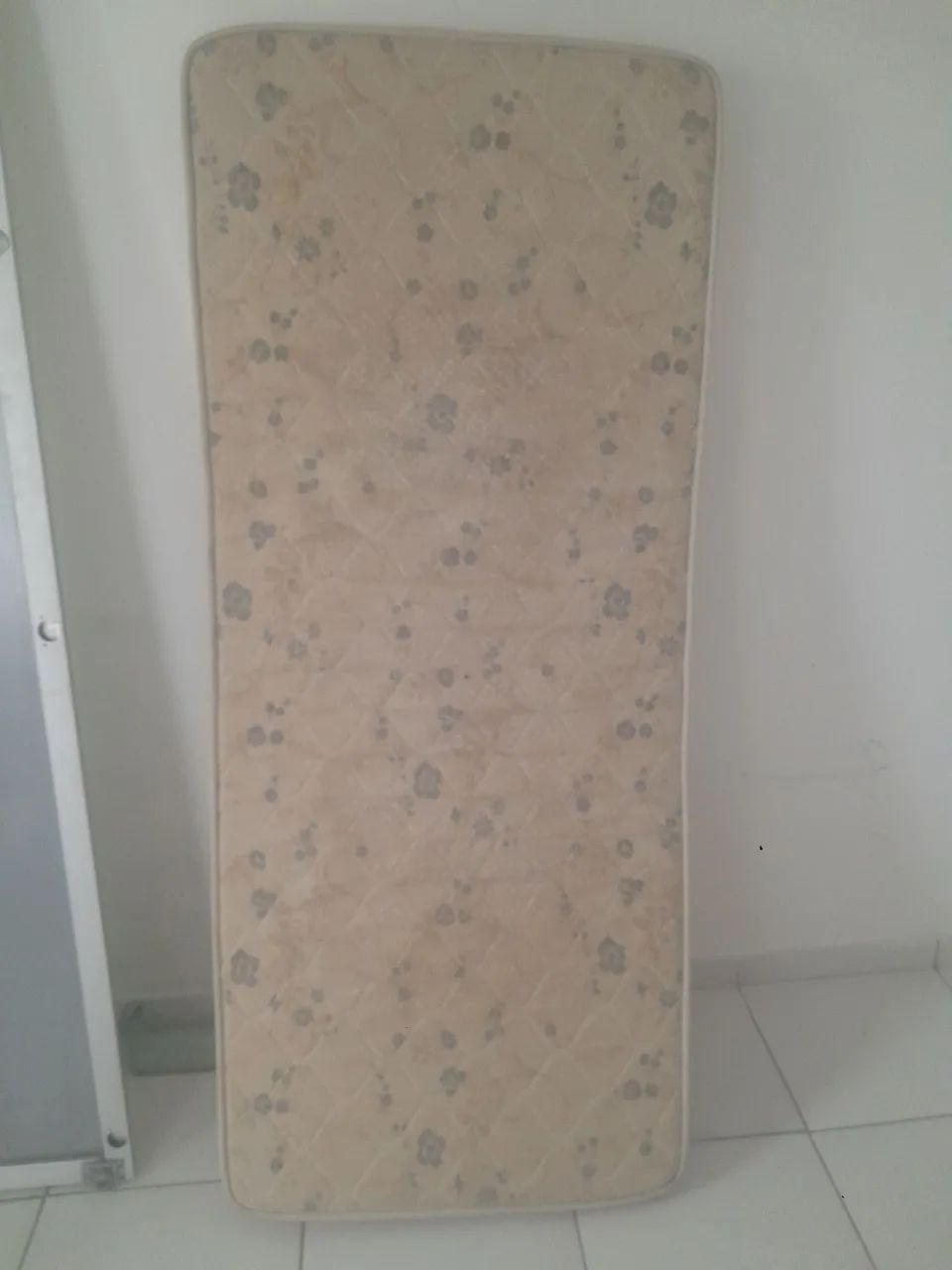 Colchão de espuma solteiro