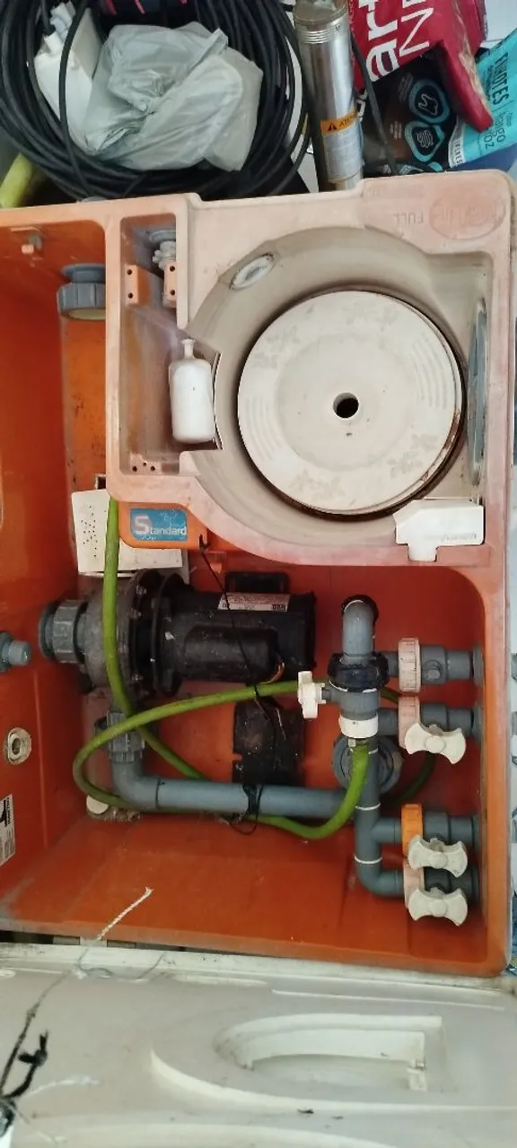 Casa de bomba completa para piscina - usado