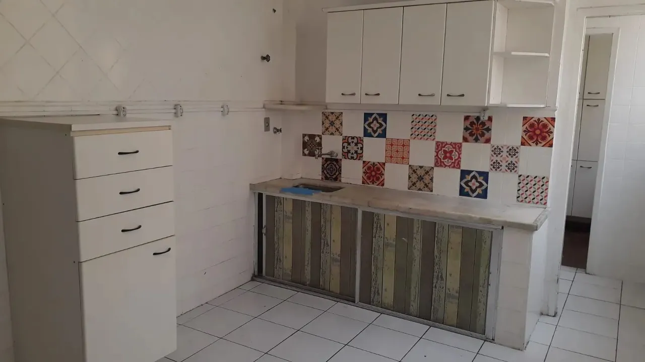 Alugo apto. 2qtos com DCE, Barro Preto-BH.