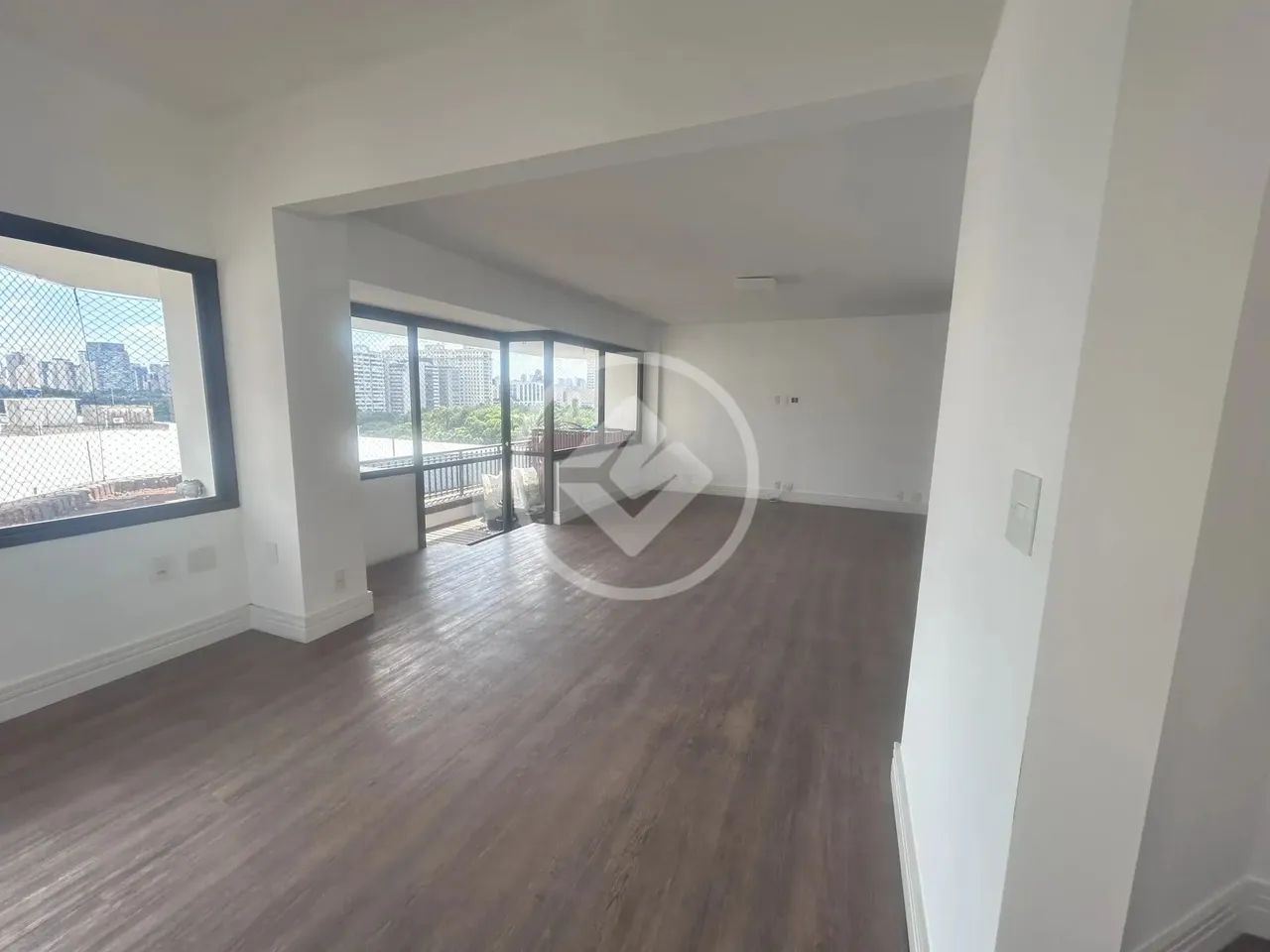 APARTAMENTO - 250 METROS, 3 SUÍTES, 3 VAGAS - JARDIM EUROPA EM FRENTE AO CLUBE PINHEIROS c - Foto 2