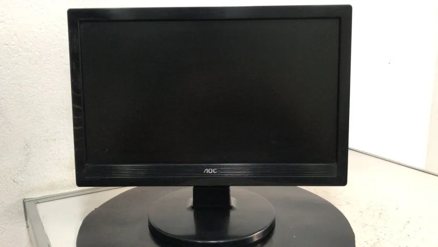 MONITOR AOC LCD 15.6 POLEGADAS COM DEFEITO