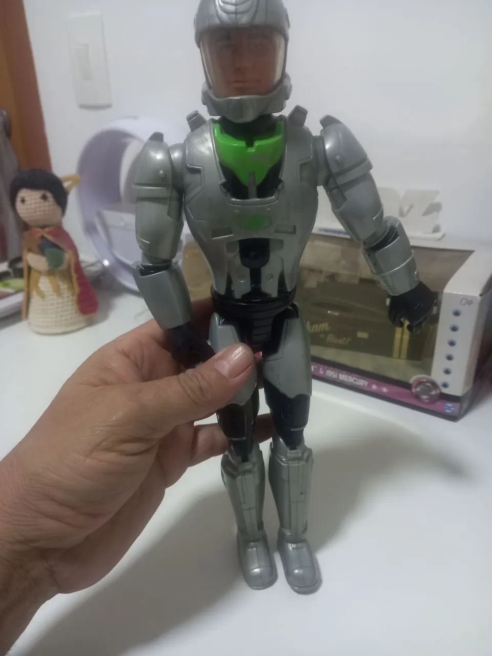 Boneco Max still Astronona 
