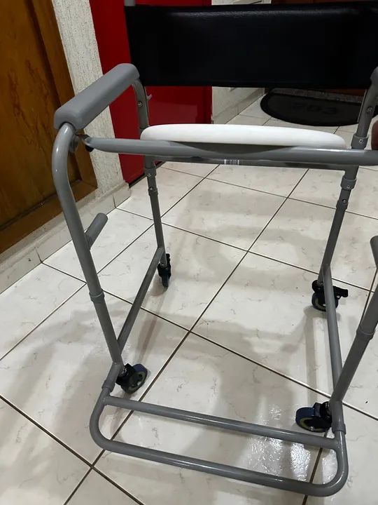 Cadeira de banho com rodas Nova na Caixa - Foto 3