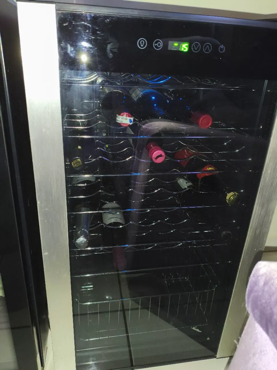 Adega de Vinho Climatizada - Perfeita para sua coleção!