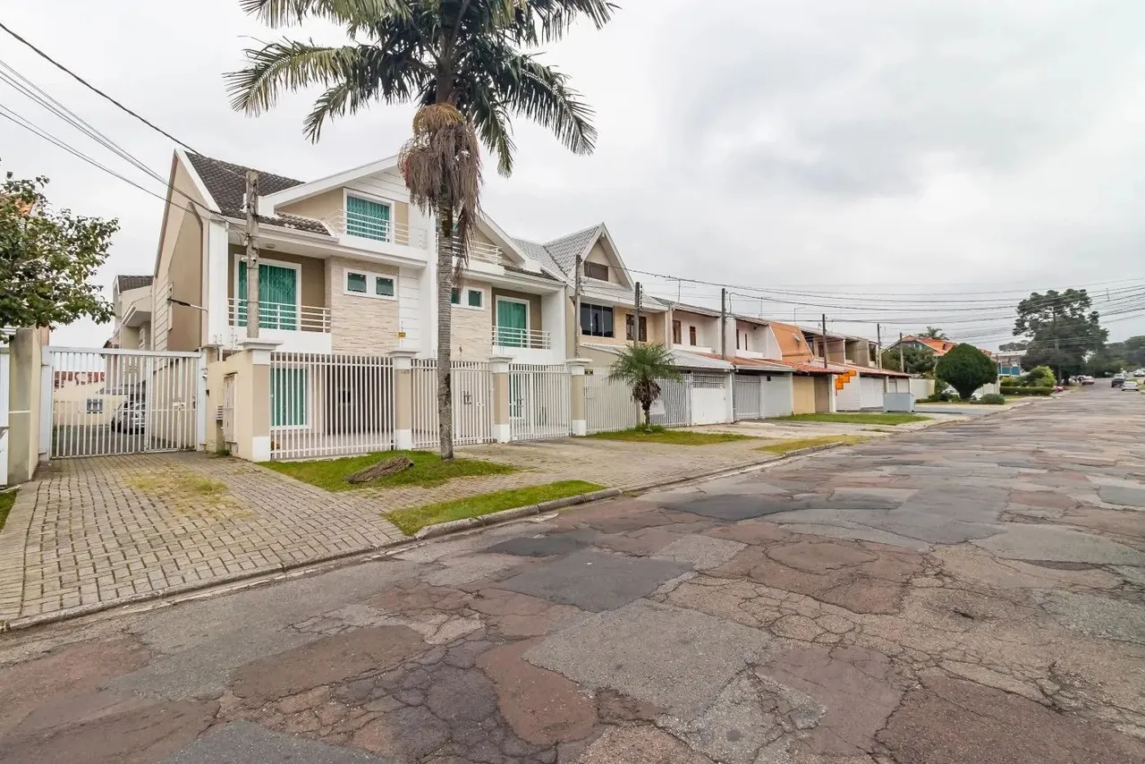 Sobrado para Venda, Boqueirão, 3 dormitórios, 1 suíte, 3 banheiros, 2 vagas