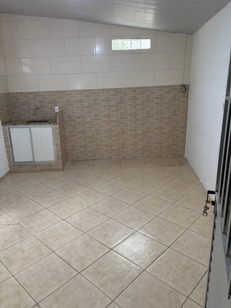 Aluga se kitnet no centro de Barra Mansa pra SOLTEIRO(A) direto com o proprietário