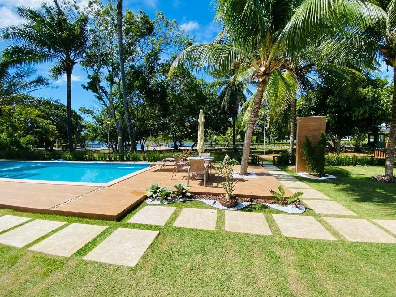 Village em Jacuípe Apartamento 2/4 nascente porteira fechada Condomínio com acesso ao rio