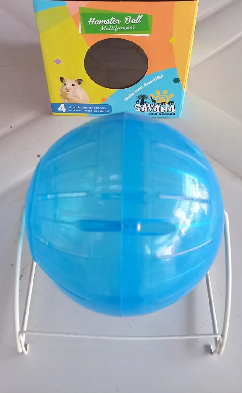 Brinquedo e caixa de transporte para roedores.