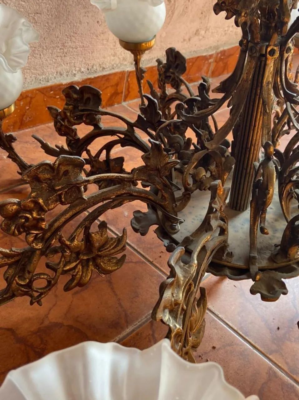 Lustre bronze com 8 copos antigo  - Foto 2