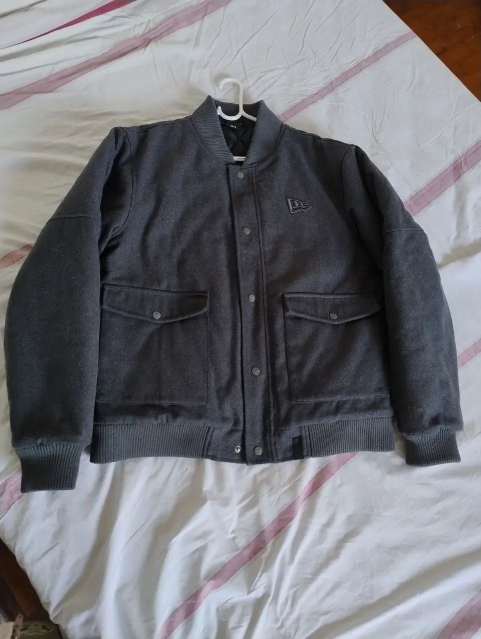 Jaqueta Bomber New Era Cinza