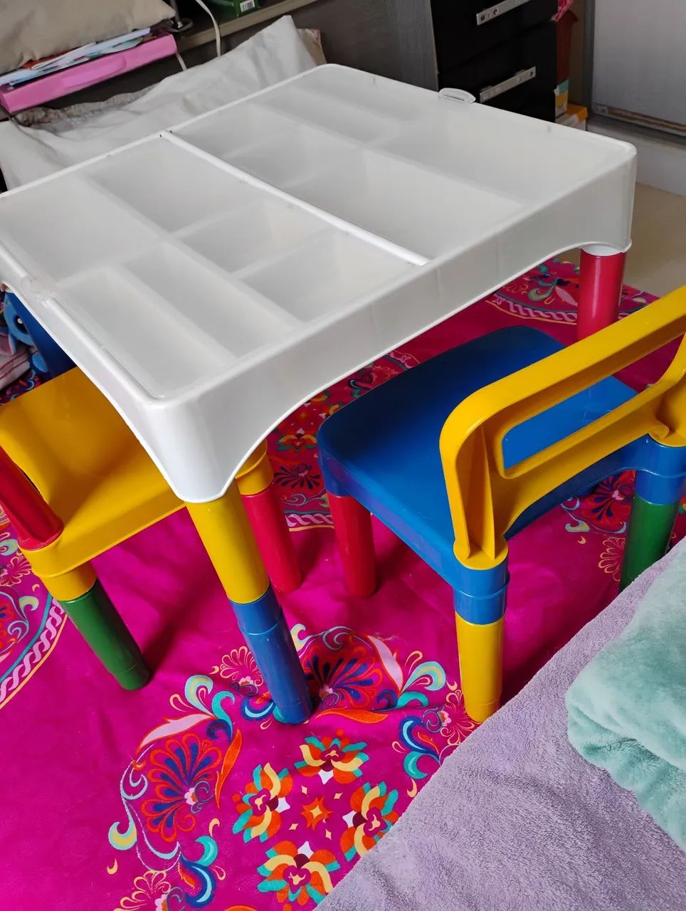 Mesa e Cadeiras Infantis Coloridas - Foto 2