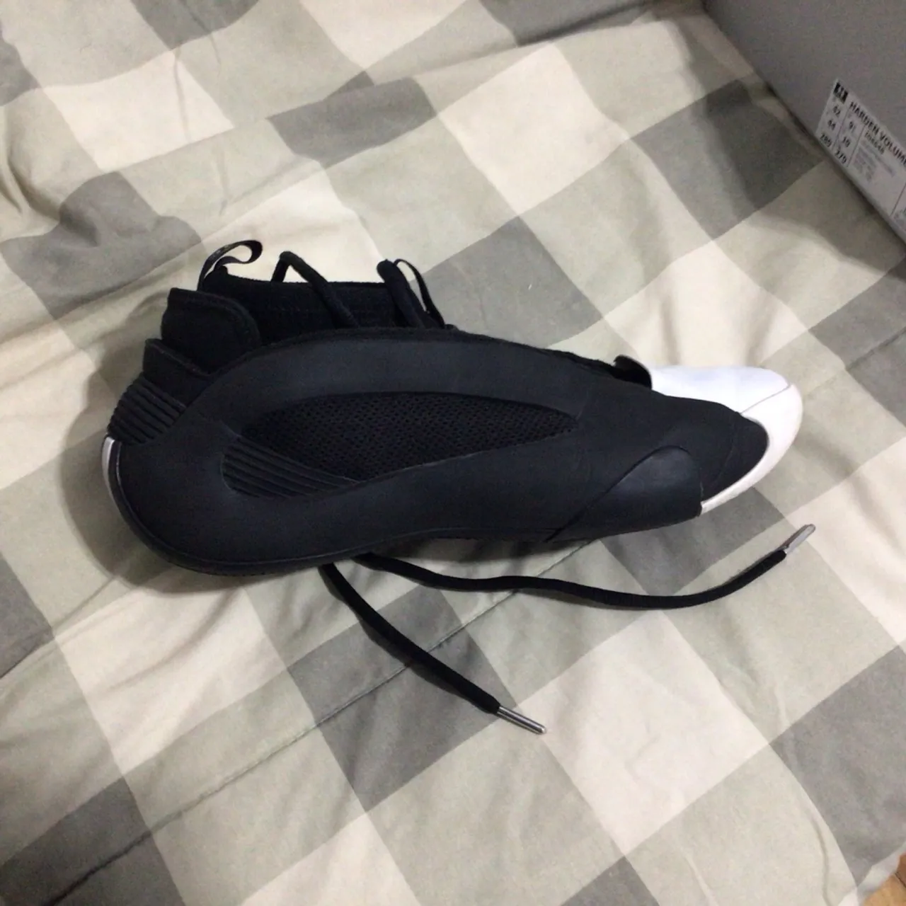 Tênis Adidas Harden Volume 8