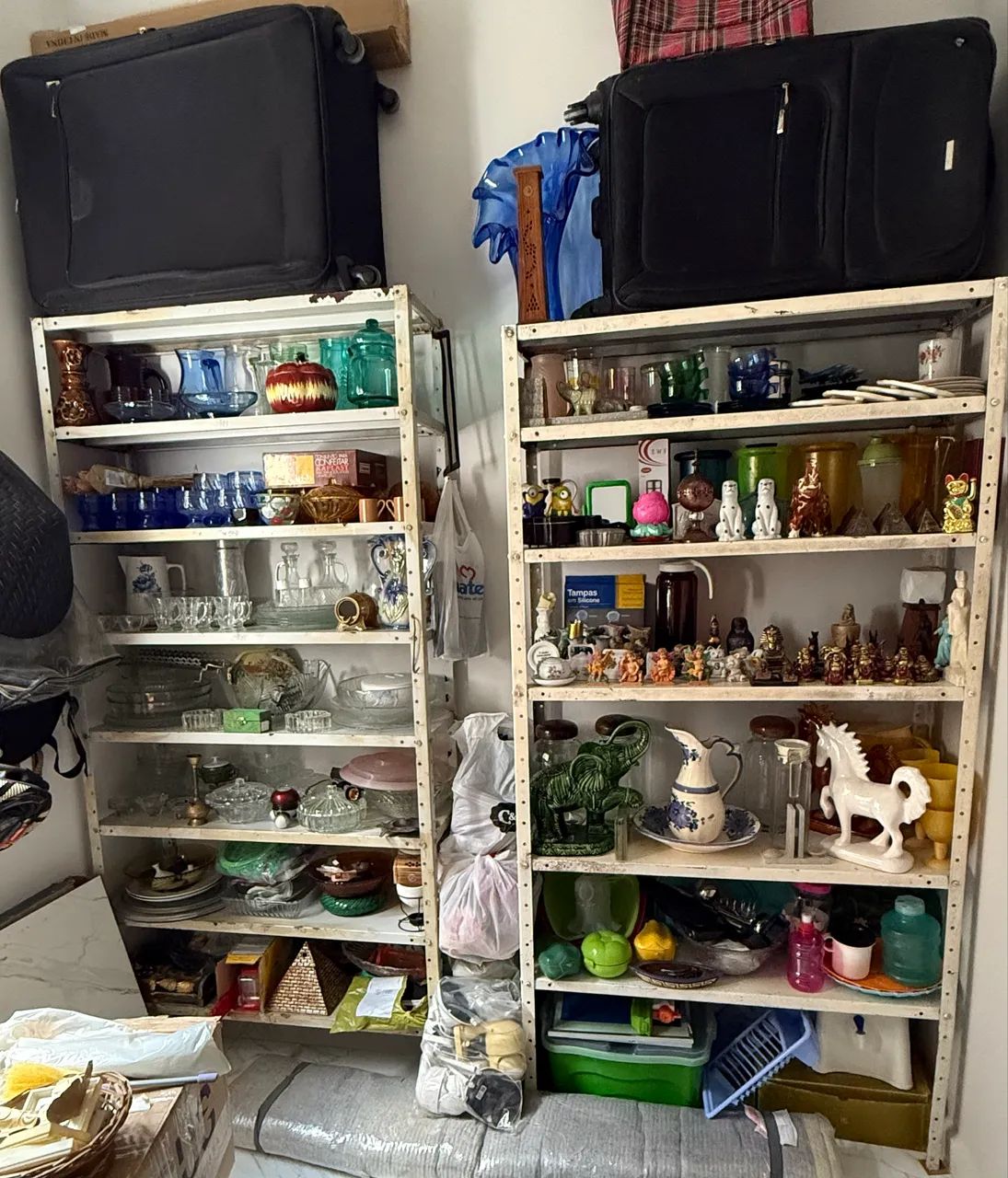 Variedades de vidro, louça, porcelana e resina
