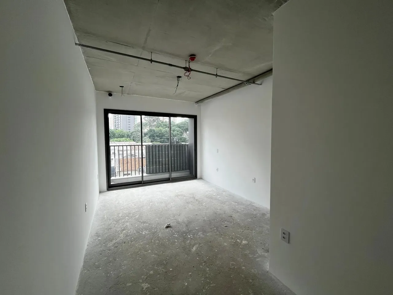 Sala comercial nova para locação no Jardim Anália Franco, 25 m com vão livre, 1 wc e sacad