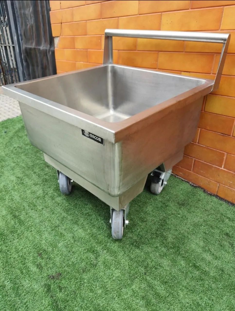 Carrinho/Tanque de Aço Inox com Rodas - Ideal para Comércio