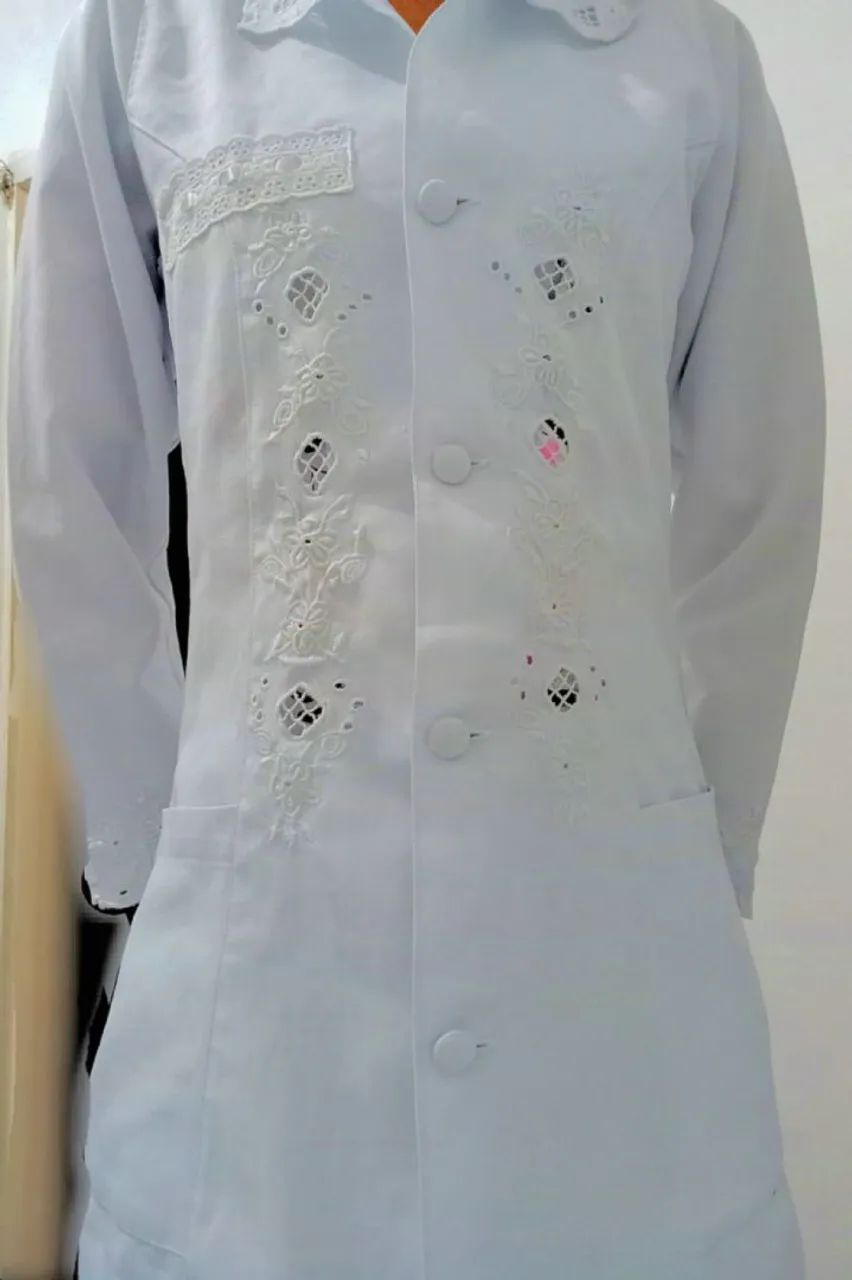 JALECO BRANCO FEMININO, TAM P, BOM ESTADO