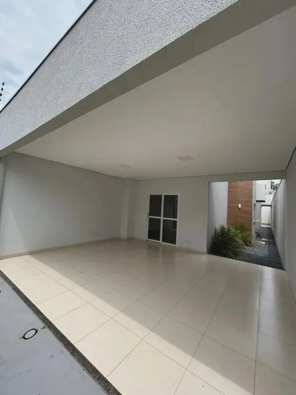Cada térrea com 3 quartos sendo 1 suíte e piscina