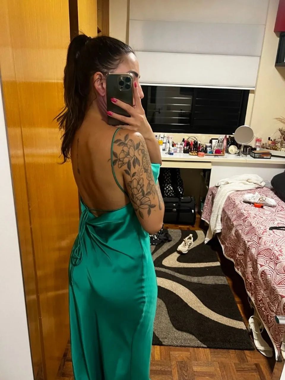 Vestido acetinado verde P - Foto 4
