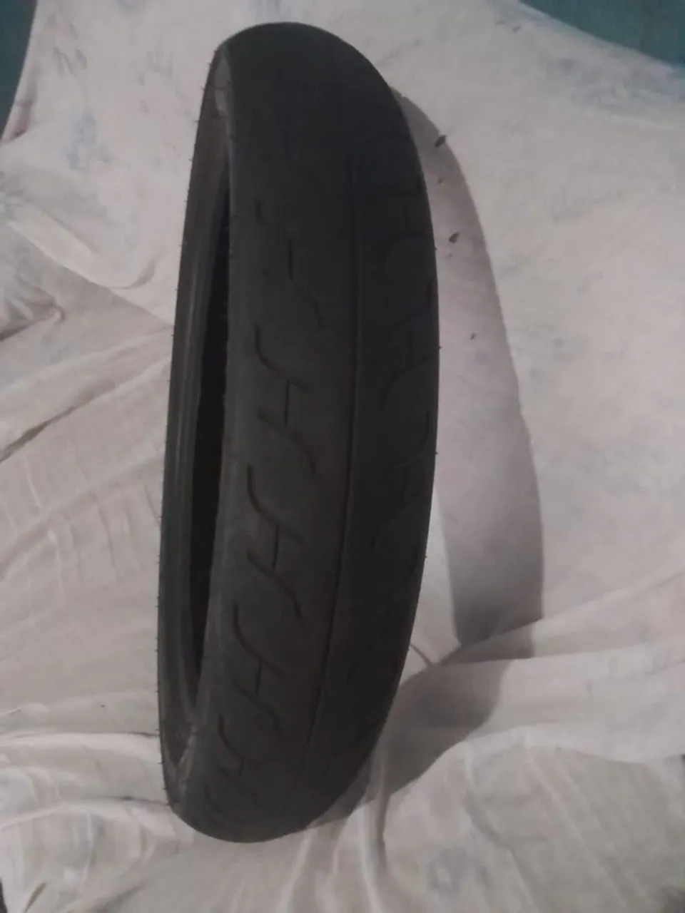 Pneu de moto usado 