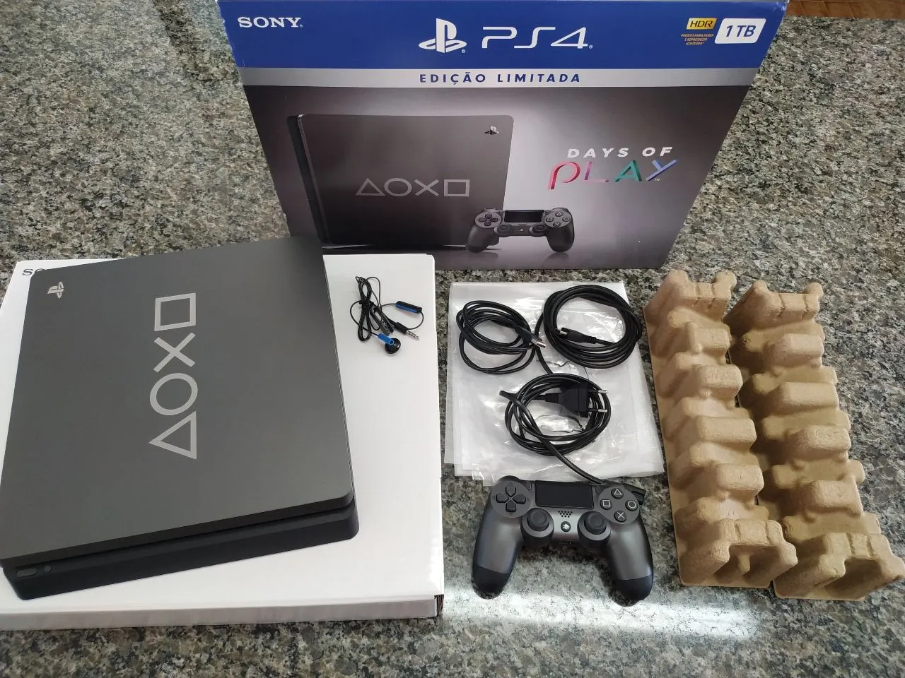 Playstation 4 Edição Limitada Days of Play Steel 1tb
