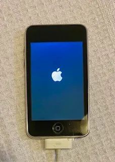 IPod 8Gb Touch com fone e carregador