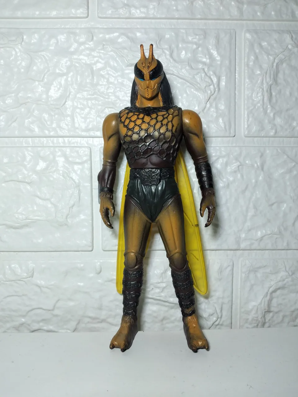 Boneco Kaiju Kamen Rider Kuuga 17cm Bandai