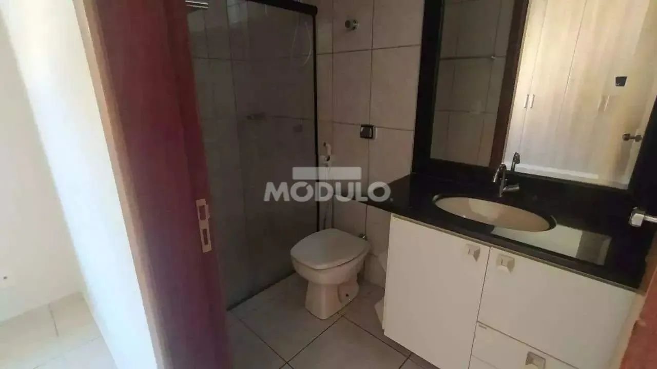 Casa residencial para locação, bairro Jardim Karaiba com 3 quartos - Foto 14
