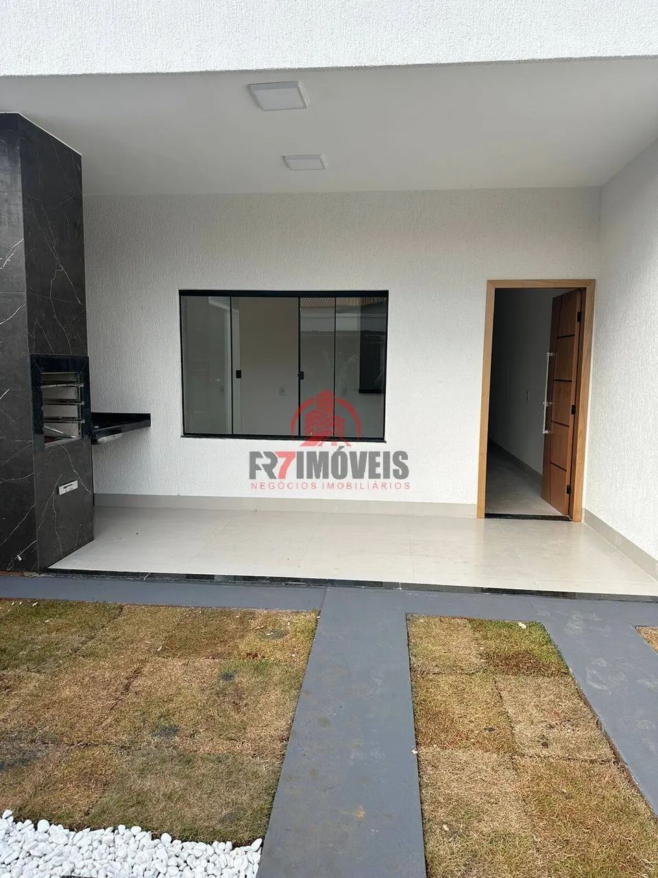Linda casa! 2 Quartos sendo 1 Suíte - Área Gourmet com Churrasqueira revestida - St. Morad - Foto 2