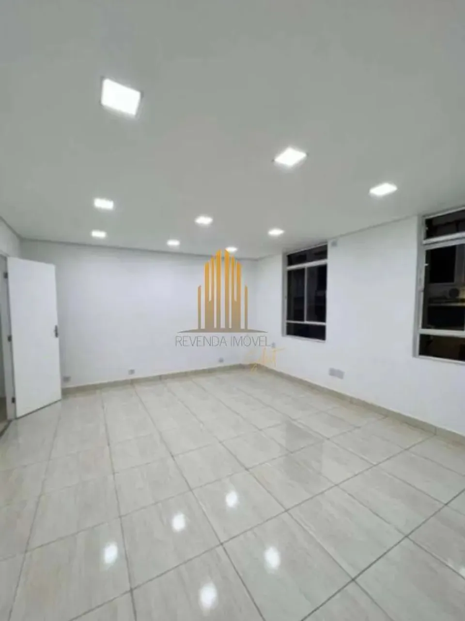 EDIFICIO ALOIS, REPUBLICA- CONJUNTO COMERICAL DE 196m² COM 2 SALAS, BANHEIRO E NÃO POSSUI