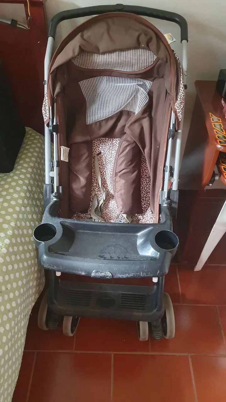 Carrinho de Bebê com Bandeja e Porta Copos - Foto 2