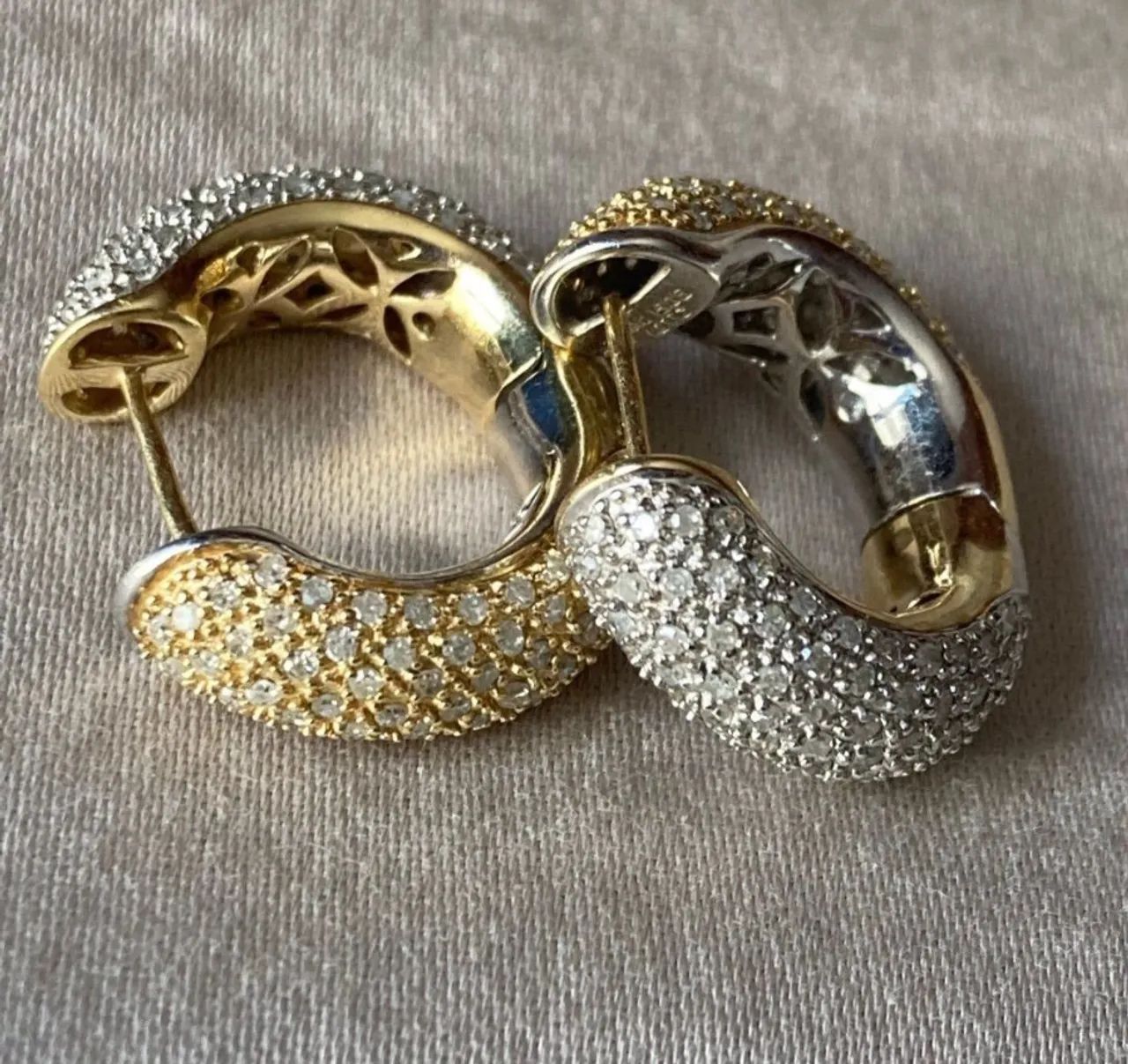 Brincos Argola Cravejados de diamantes