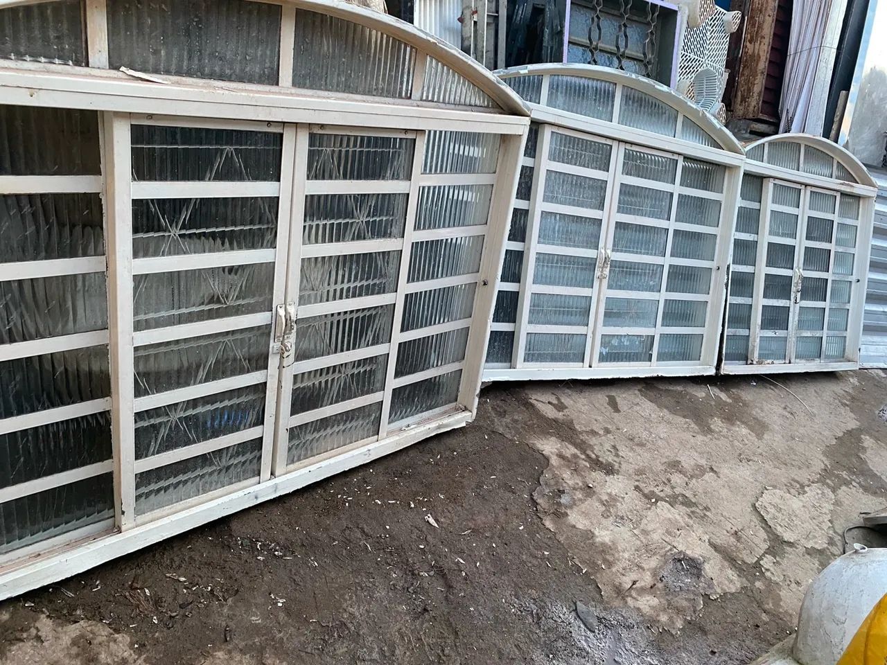 Janelas grávia com vidro 