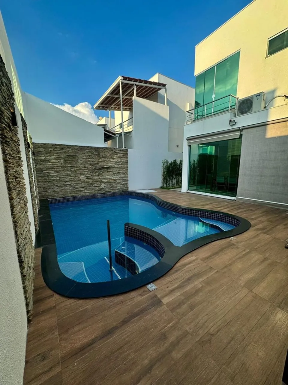 Casa no Condomínio Quinta das Laranjeiras- Flores