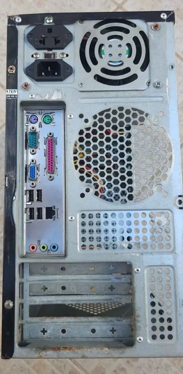 Vendo CPU no estado (com defeito) para RETIRADA de peças R$ 100 (Esse já é o menor preço) - Foto 3