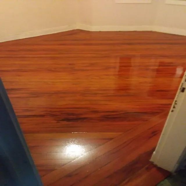 Raspagem De Piso Madeira, Calafetação Pu E Aplicação Resina - Foto 4