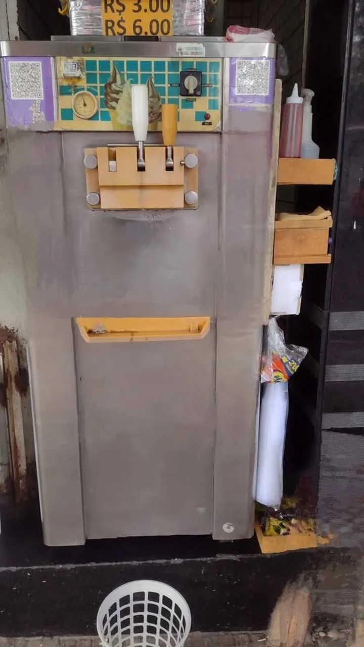 Maquina de sorvete soft Bertollo SB 300 trifâsica