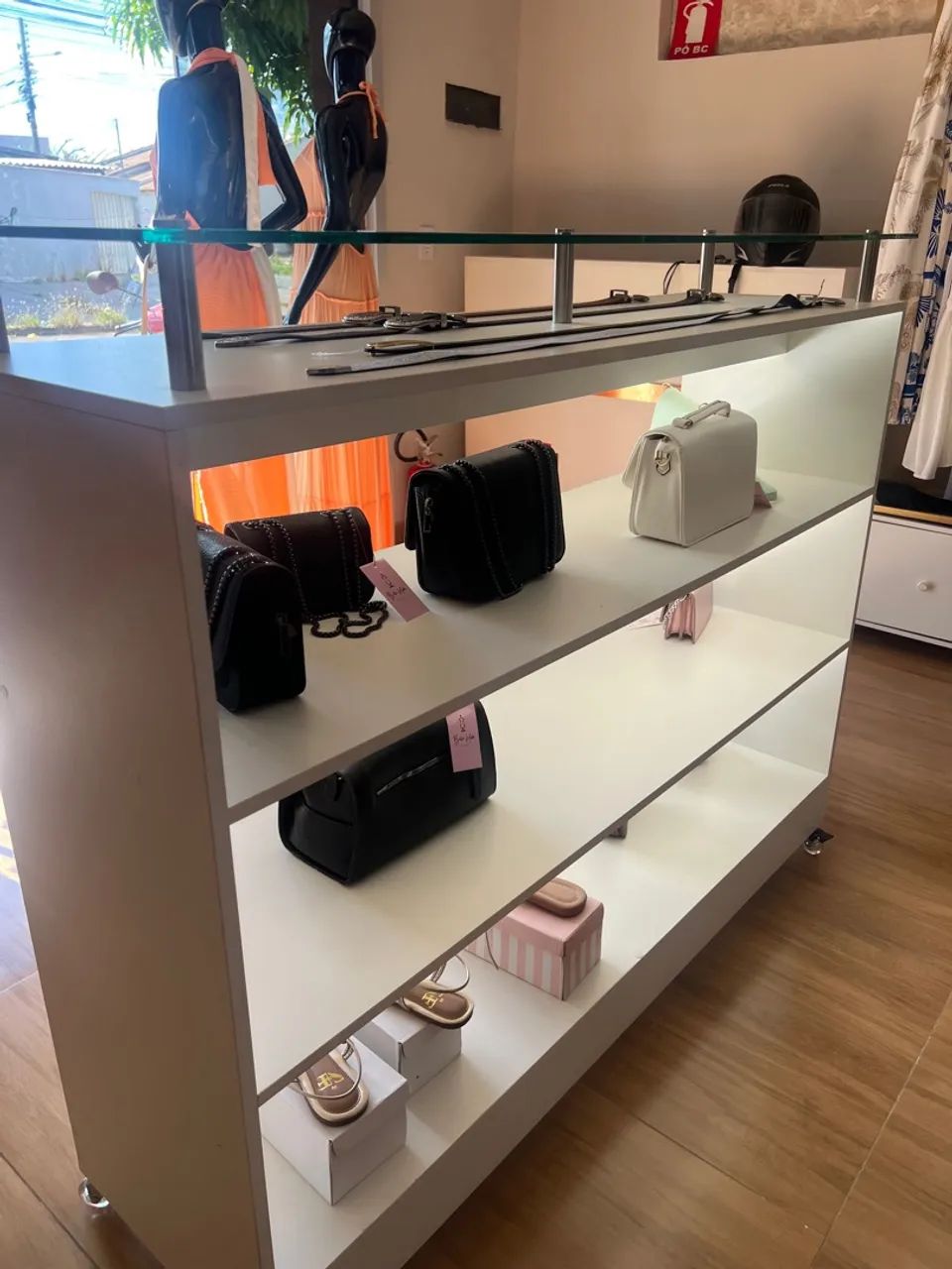 Expositor de roupas para loja e balcão  - Foto 4