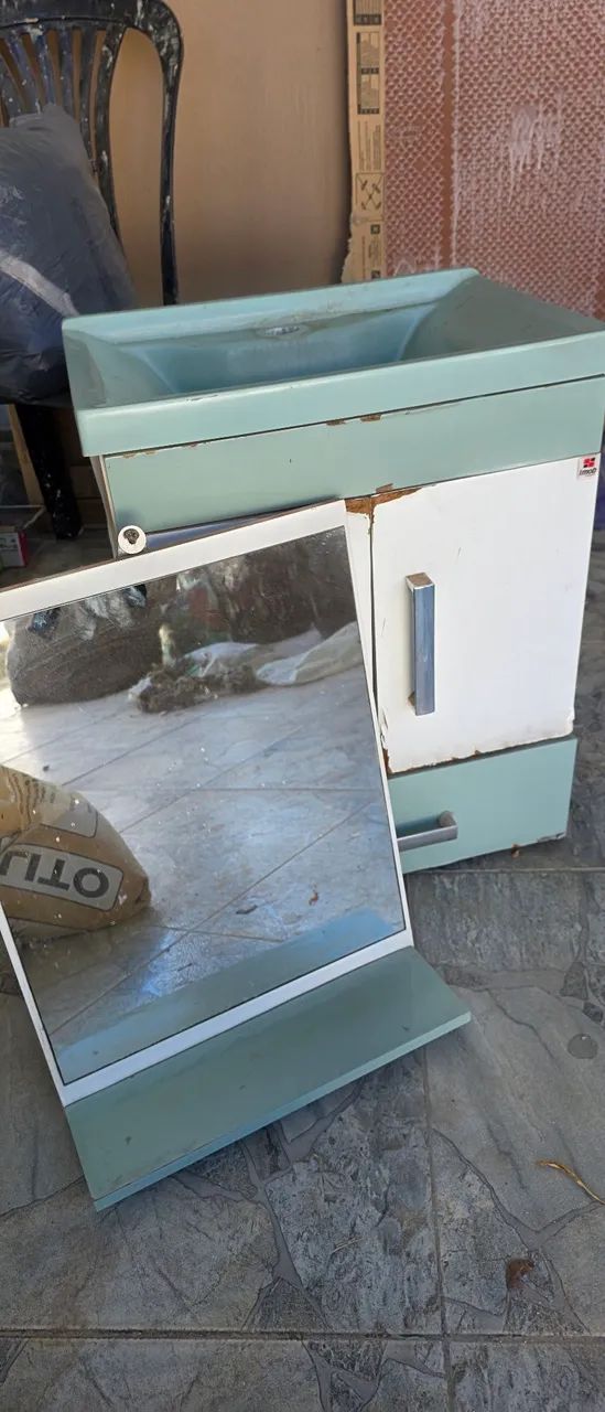 Pia de banheiro com espelho e armário - Foto 3