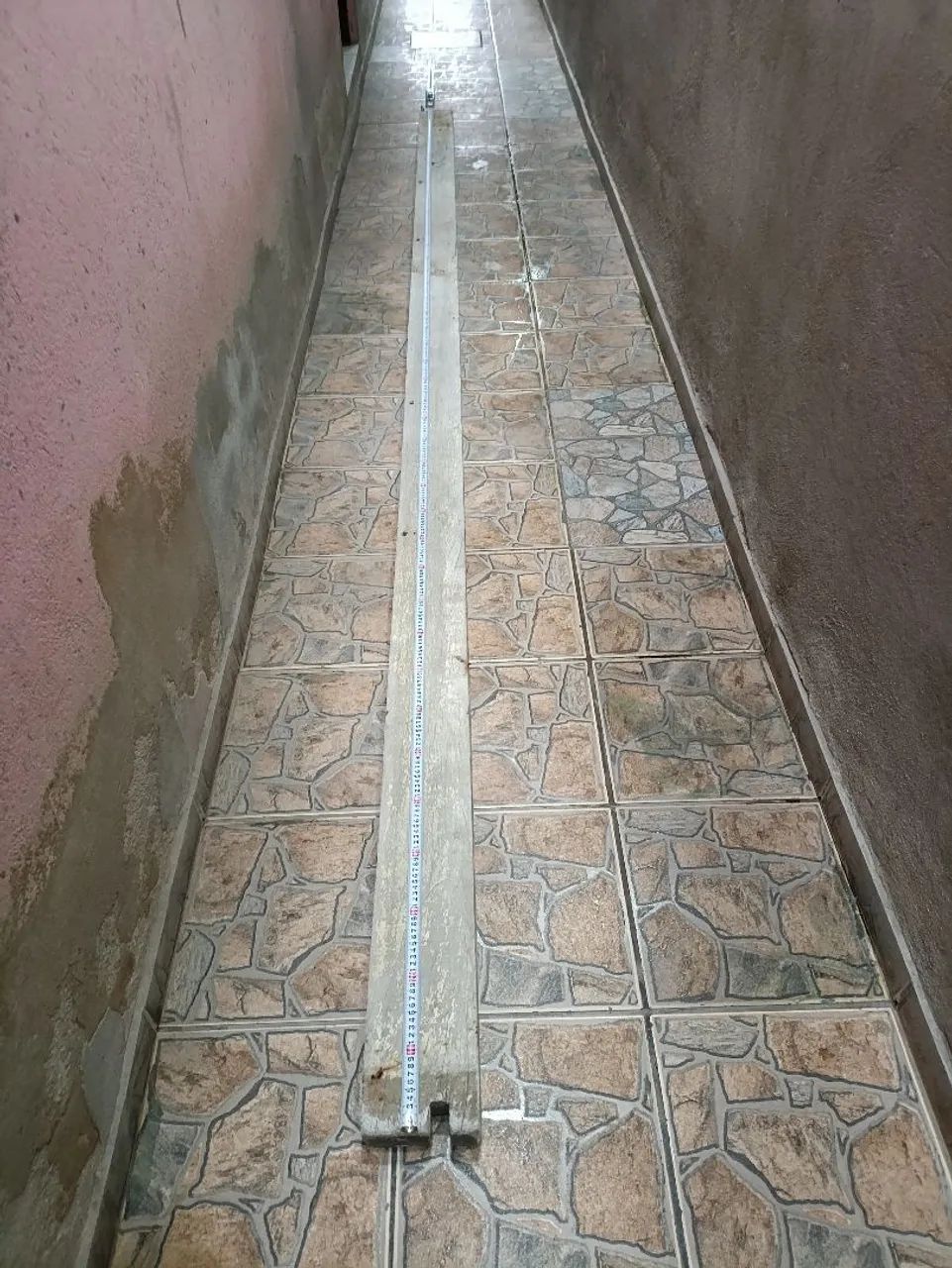 Viga de madeira e caibro para construção. - Foto 2