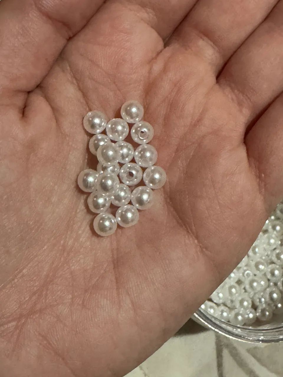 Miçangas pérolas brancas 87 gramas - Foto 2