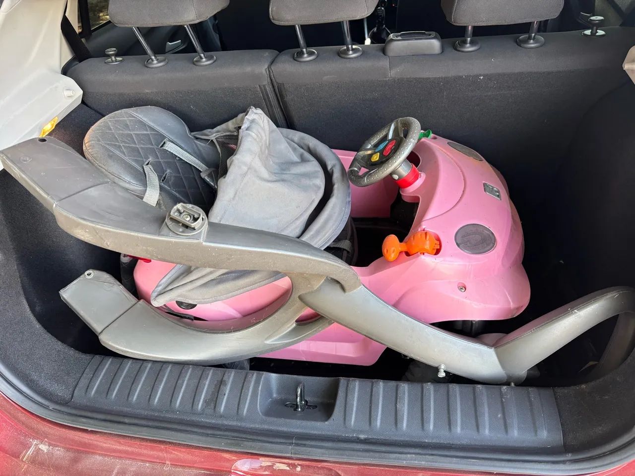 Carrinho de passeio de bebê.