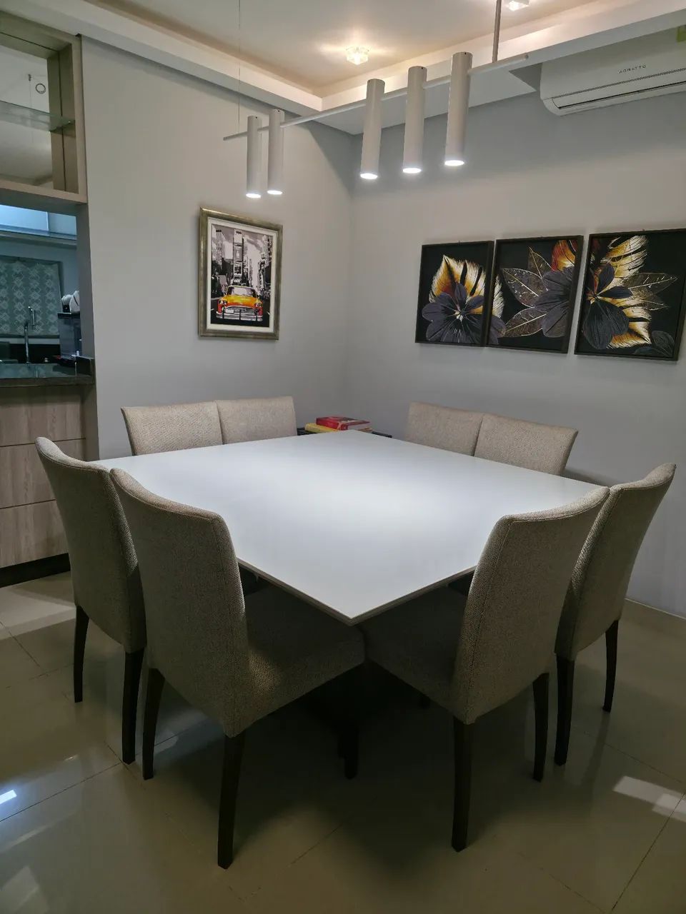 Mesa de jantar quadrada 8 pessoas