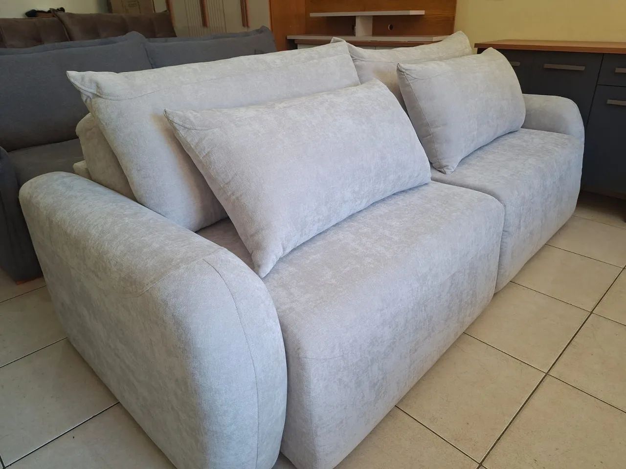 Sofá Cama Novo Tem 2.40 Com espuma D33 e molas ensacada.