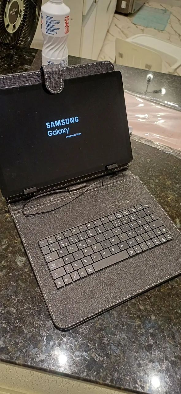 Capa universal de tablet com teclado - Foto 3