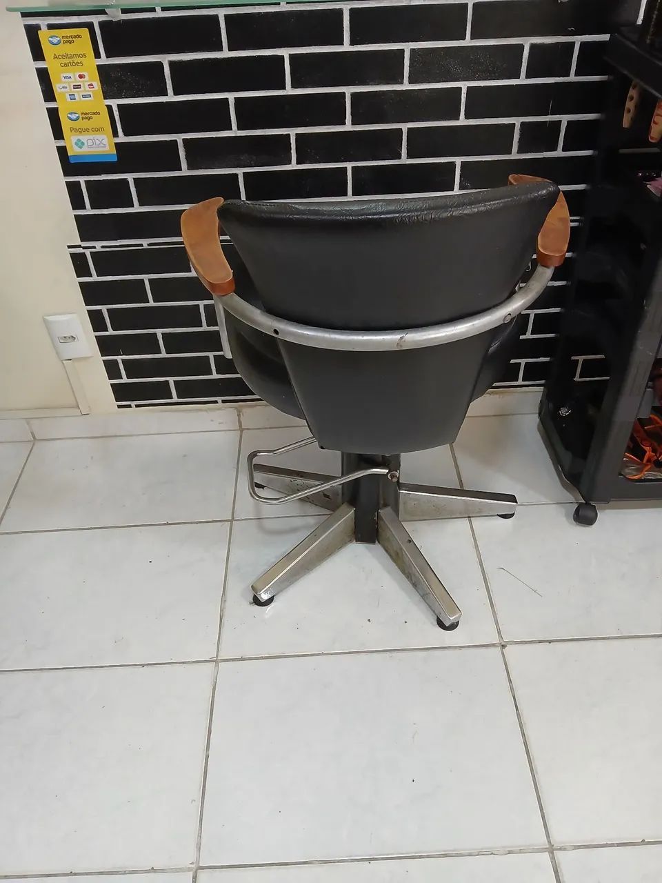 Cadeira de Cabeleireiro ou barbeiro  - Foto 4