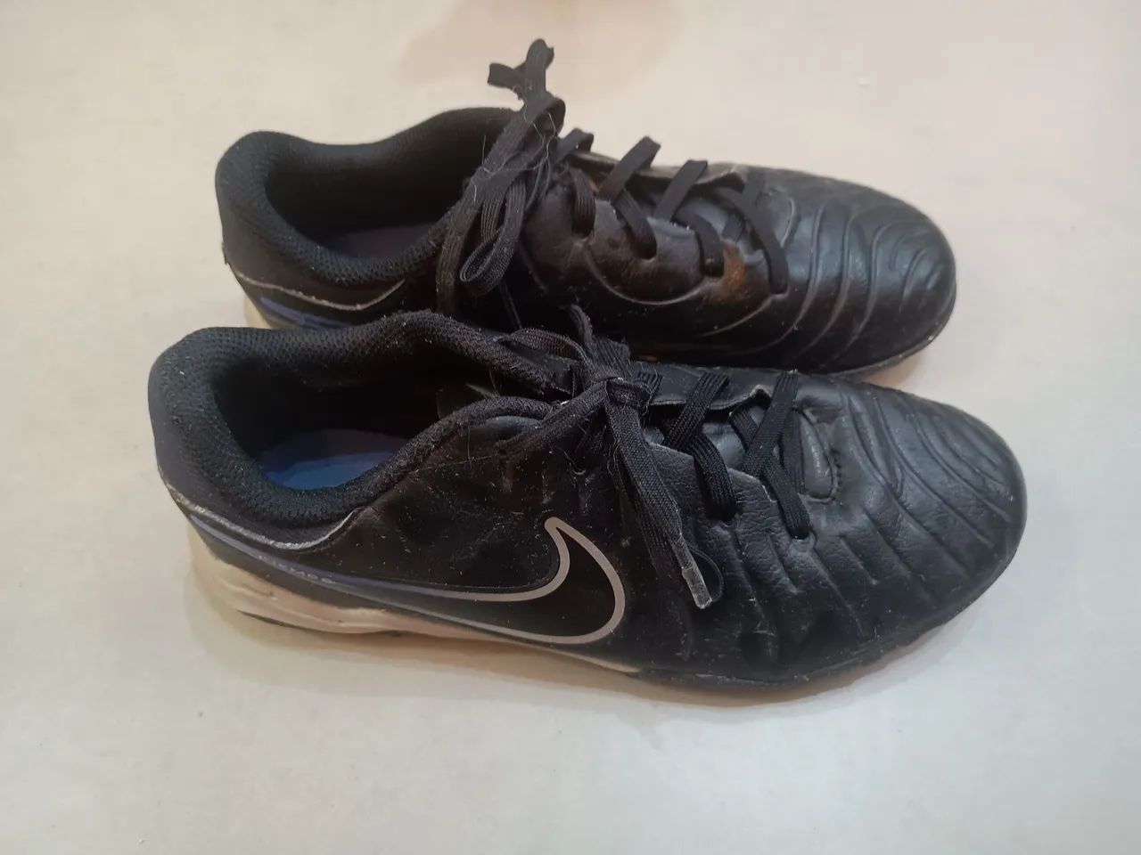 Chuteira society Nike tiempo 10 excelente estado. Tam 35 de conservação  - Foto 3