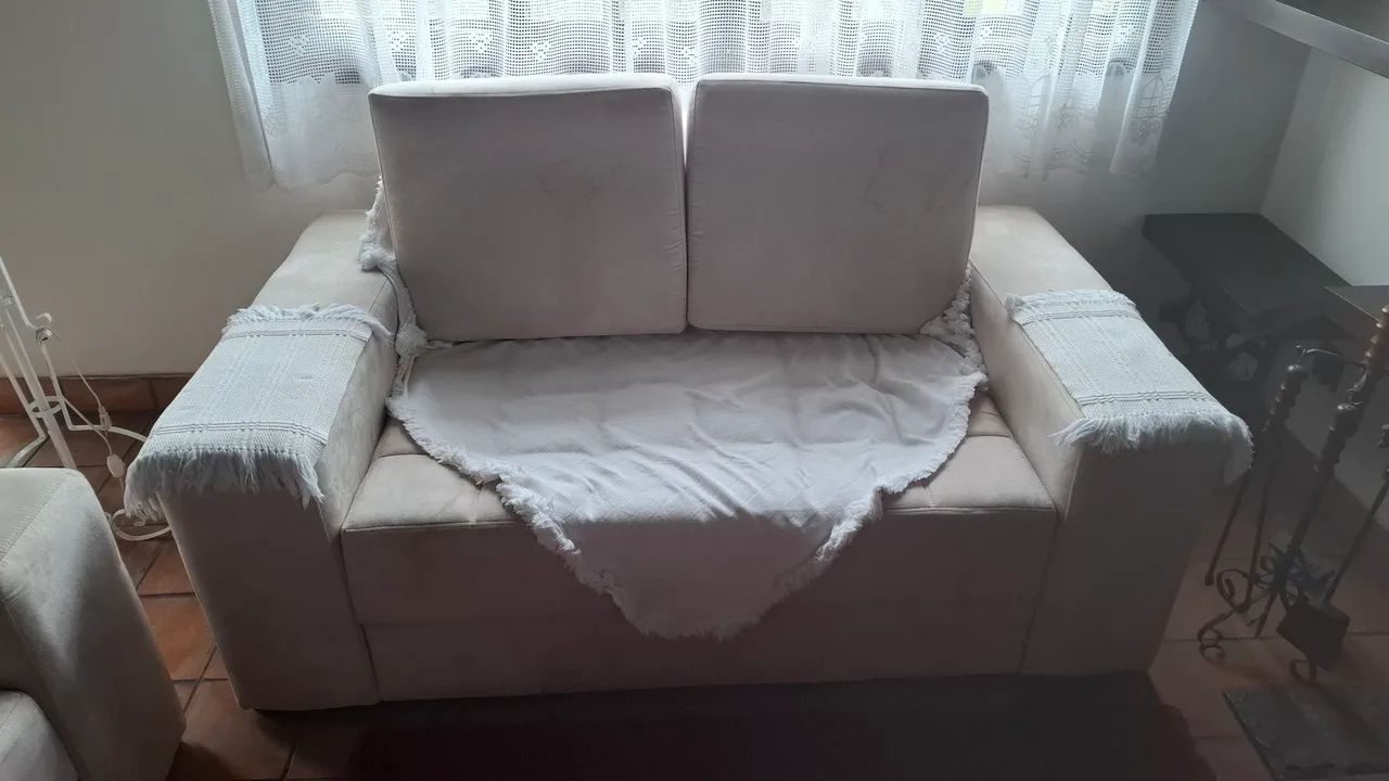 Sofá 2 Lugares Bege em Tecido Suede - Confortável e Compacto" - Foto 3