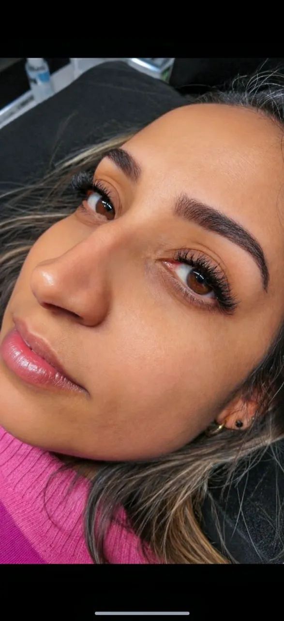 Modelo para Alongamento de cílios  - Foto 2