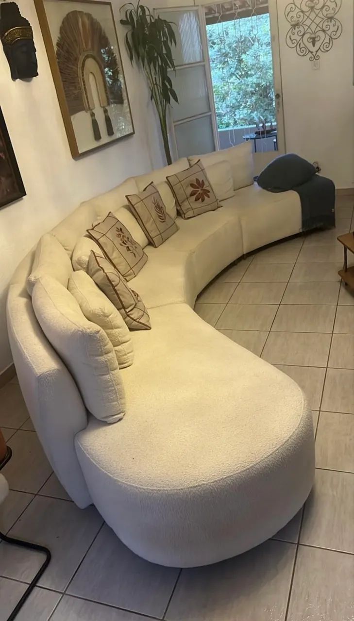 Vendo estofado modulado em tecido bouclé na cor creme!!