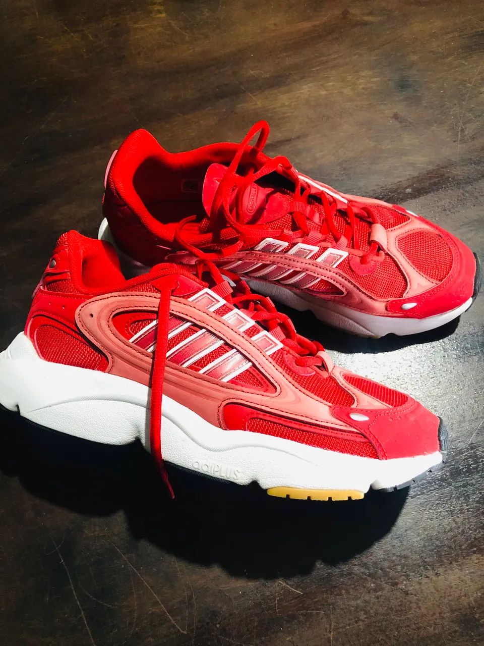 Tênis adidas edição limitada 